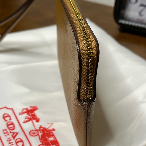 NWOT COACH CORNER ZIP WRISTLET, TAUPE/GOLD Style No. GI979 - Picture 5 of 8